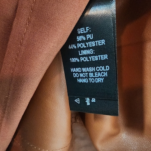 Lulus Brown Vegan Leather Mini Skirt in Size Medium. New with Tags - Picture 5 of 5